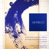 Obraz Yvesa Kleina w kolorze Artblue, abstrakcyjna sztuka francuskiego artysty z 1960 roku