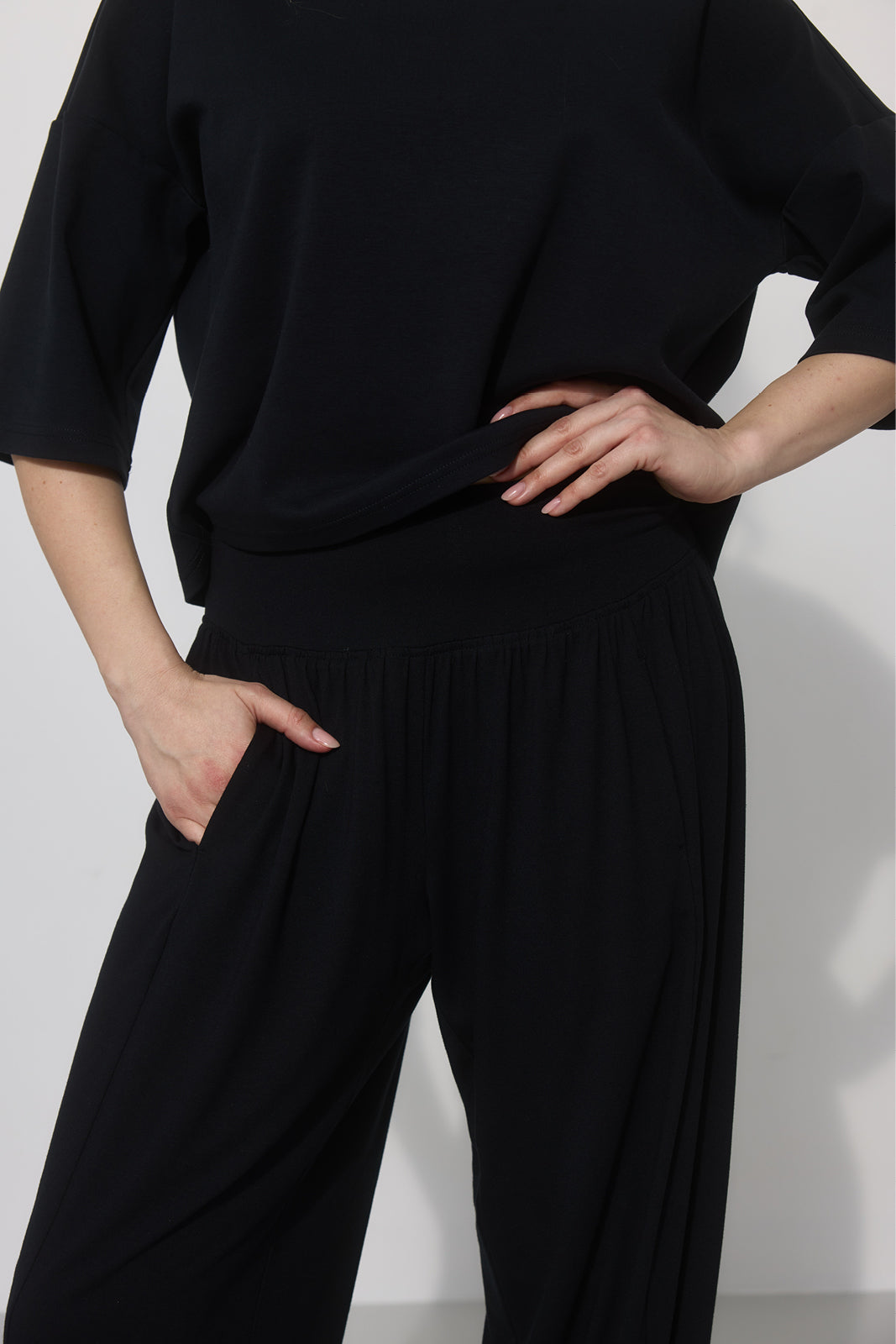 NEW IN TOWN Black trousers